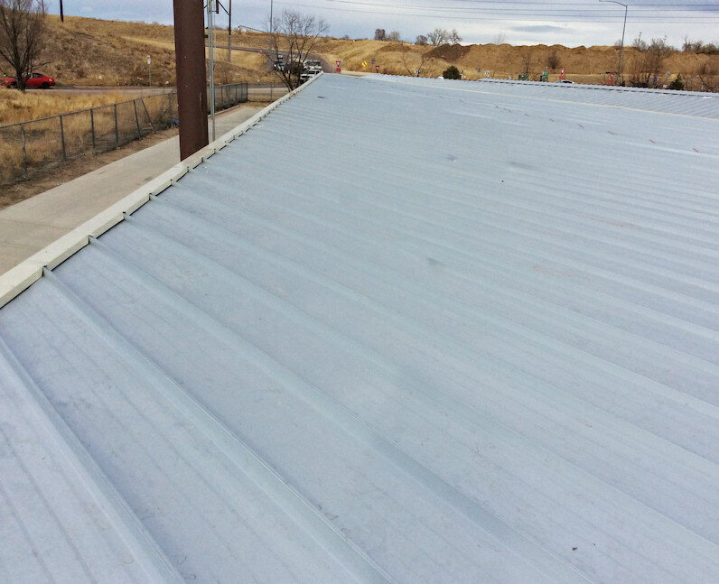 commercial roof contractor for metal roof hugger